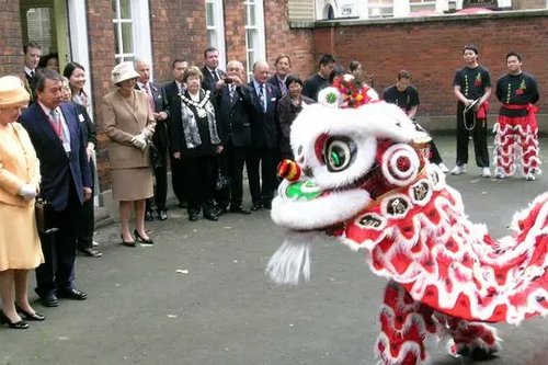 Queen at Camden Chinese Community Centre