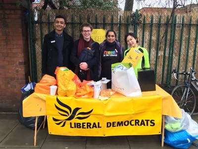 Anna Peng and others collecting for refugees in Calais