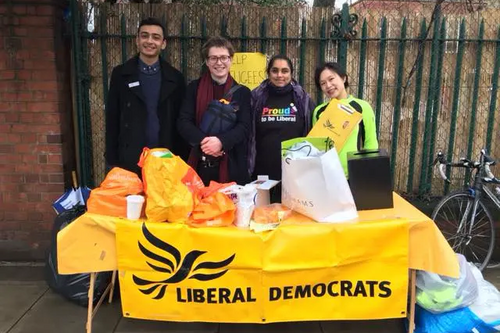 Anna Peng and others collecting for refugees in Calais