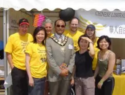 Mayor Faruque Ansari at Chinese Lib Dems stall June 09