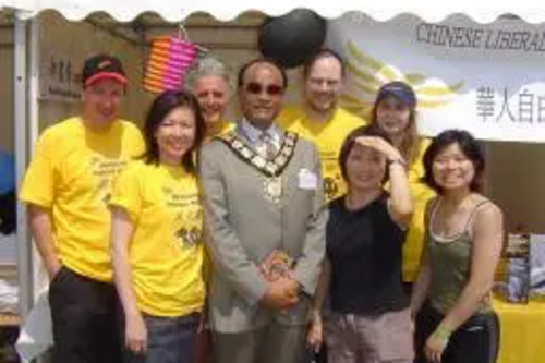 Mayor Faruque Ansari at Chinese Lib Dems stall June 09